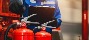 Teste hidrostático em extintores na Vila Joaniza